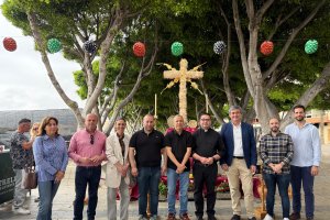 Las Cruces de Mayo llenan de color, convivencia y tradición las calles de Adra
