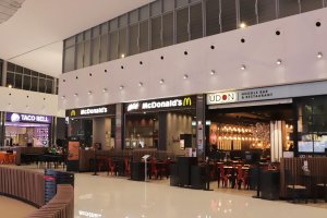 Restaurante de Macdonalds en el Centro Comercial Torrecárdenas, donde hay seis vacantes.