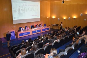 La concejala Paola Laynez participa en el IX Congreso Carmona.