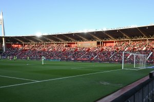 En el último partido ante el Mirandés siendo lunes se dieron cita más de 15.000.