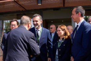 El consejero de Agricultura, Pesca, Agua y Desarrollo Rural, Ramón Fernández- Pacheco, ha participado en la inauguración del nuevo centro tecnológico de mejora vegetal que Syngenta ha implantado en El Ejido