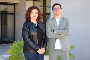 Mónica Fernández y Adrian Florin, directores del curso de verano ‘Revolución agrícola y movilización social en el origen del mar de plástico’.