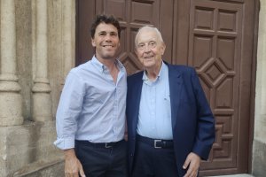 Rubi y Blanes después de una ofrenda floral de la UD Almería.