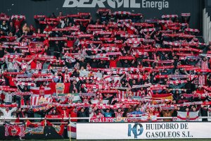 La afición del Almería ya llenó el sector visitante de El Plantío, en Burgos, en el anterior desplazamiento de Liga.