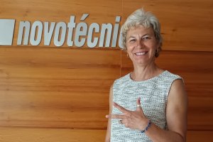 Emilia Paunica (54 años), en su visita a LA VOZ de Almería y Cadena SER, donde abrió su corazón y contó su historia.