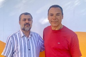 Abdallah Mhanna, imán de Almería junto al periodista Antonio Hermosa.