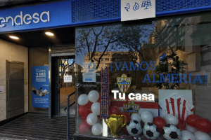 Así luce la tienda de la Plaza de San Pedro esperando aficionados.