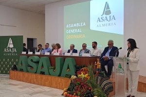 La organización agraria reunió a agricultores, ganaderos, representantes institucionales y entidades colaboradoras en una jornada centrada en los principales retos del sector
