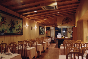 Imagen del comedor del restaurante Zhen De, en la Av. del Mediterráneo.