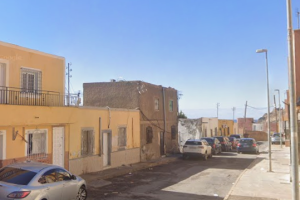 Calle Jábega, donde ocurrió el suceso la madrugada del sábado.