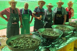 Cientos de vecinos y visitantes se reunieron en torno a uno de los platos más representativos de la cocina tradicional del municipio