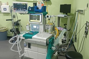 Equipo de anestesia de un hospital.