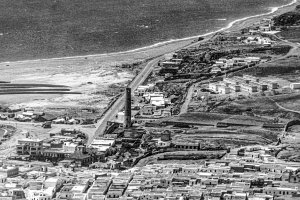 Vista panorámica de Adra. A la derecha de la imagen las “casillas blancas” recién construidas.
