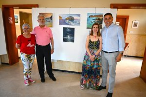 El Faro de Roquetas de Mar acoge hasta el día 12 una exposición de pintura de Julio Escurín Moreno.