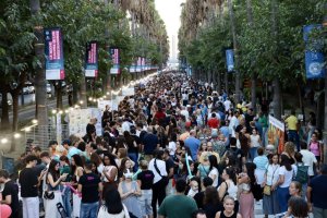 Imagen de archivo de una actividad de divulgación científica desarrollada en el centro de Almería durante una de las ediciones de La Noche de l@s Investigador@s.