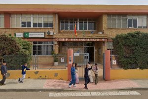 Fachada del CEIP San Indalecio de La Cañada.