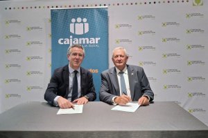 El presidente de Cajamar, Eduardo Baamonde, y el presidente de Cooperativas Agro-alimentarias de España, Ángel Villafranca