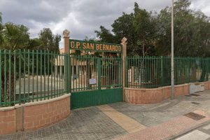 Imagen de archivo del CEIP San Bernardo, donde estudiaba 5º de Primaria la menor fallecida en Costacabana.