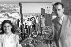 La pareja de novios formada por Pepe y Leonor Flores, en un paseo por el cerro de San Cristóbal, bien arropados por sus familiares.