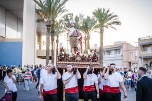 El Barrio de las 200 Viviendas de Roquetas de Mar celebra sus fiestas patronales en honor a San Juan Bautista.
