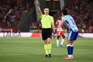 Muñiz Muñoz se jugaba tanto como los equipos y lo bordó en Almería.