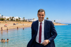Pedro Sánchez y una playa de Mojácar, en un montaje elaborado con inteligencia artificial.