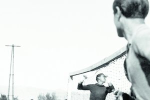 Partido de los años de la posguerra, en el campo de Naveros.