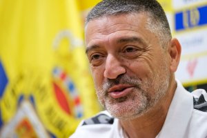 Xavier García Pimienta valora una propuesta de Qatar o aceptar el proyecto que le ofrece el Almería en Segunda División.