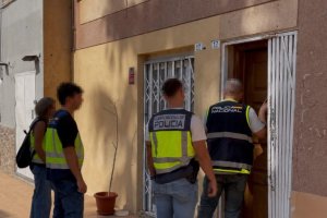 Imagen de la actuación policial que se saldó con seis personas detenidas.