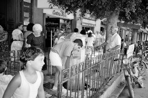 El agua del cañillo de la Puerta de Purchena tenía un gusto a lejía que tiraba para atrás pero servía para refrescarse por dentro y por fuera en los meses de verano.