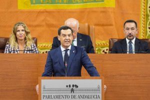 Juanma Moreno, en el Parlamento.