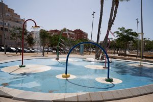 Una de las fuentes de baño de Roquetas de Mar