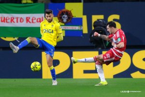 Álex Sola vivía momentos brillantes con el Granada la pasada temporada.