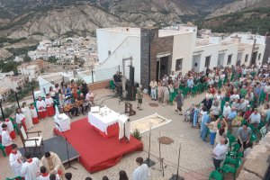 Alcolea reunió a centenares de personas para consagrarse al Sagrado Corazón.