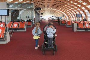 El Ministerio del Interior y la DGT recuerdan las principales obligaciones para viajar con menores dentro y fuera de España.