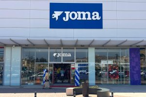 Imagen de la entrada principal de la nueva tienda del Centro Comercial Torrecárdenas.