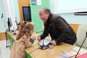 Yélamos el día de la presentación con la Asociación Española contra el Cáncer.