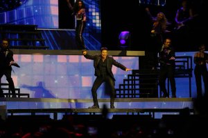 Un entregado Chayanne en el escenario de la Plaza de Toros de Almería
