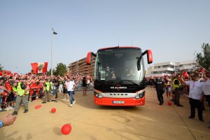 Almería estaba preparada para volver a Primera y el Málaga se llevó el premio.
