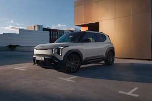 Una nueva versión equipada con una batería de capacidad superior, con 61,0 kWh, proporciona hasta 444 km de autonomía.