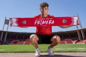 Llegó a un Almería de Primera División y Rubi no le hizo un hueco.