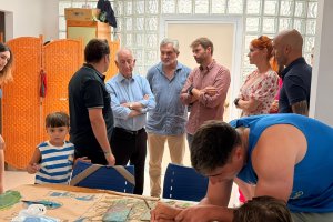 Una imagen de la visita al campamento de ALTEA.