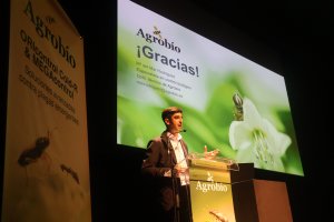 El concejal de Agricultura, Manuel Martínez, participó en esta jornada a la que asistieron cerca de 700 personas que conocieron las últimas novedades en lucha integrada de la compañía almeriense.