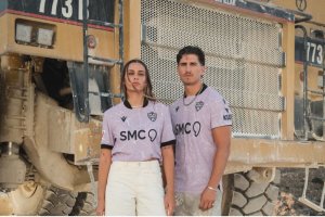 Llega la segunda equipación del Almería con la fuerza del mármol.