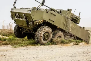 Uno de los vehículos Dragón puesto a prueba en la Base Álvarez de Sotomayor de La Legión en Viator.