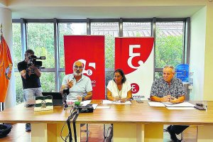David Uclés, Ana Moreno y Carlos Cano, en la sede del Colegio de Economistas.