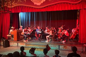El Festival Internacional de Música de Sorbas transformó el The Yellow Rose Saloon de MiniHollywood en un escenario en el que sonaron algunas de las bandas sonoras más emblemáticas del cine del Oeste.