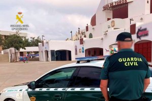 La Guardia Civil ha esclarecido nueve robos con fuerza en el interior de vehículos en Roquetas de Mar.