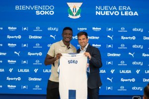 Patrick Soko con Andrés Pardo, director deportivo del Leganés.