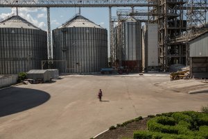 Contenedores de almacenaje del cereal en Ucrania